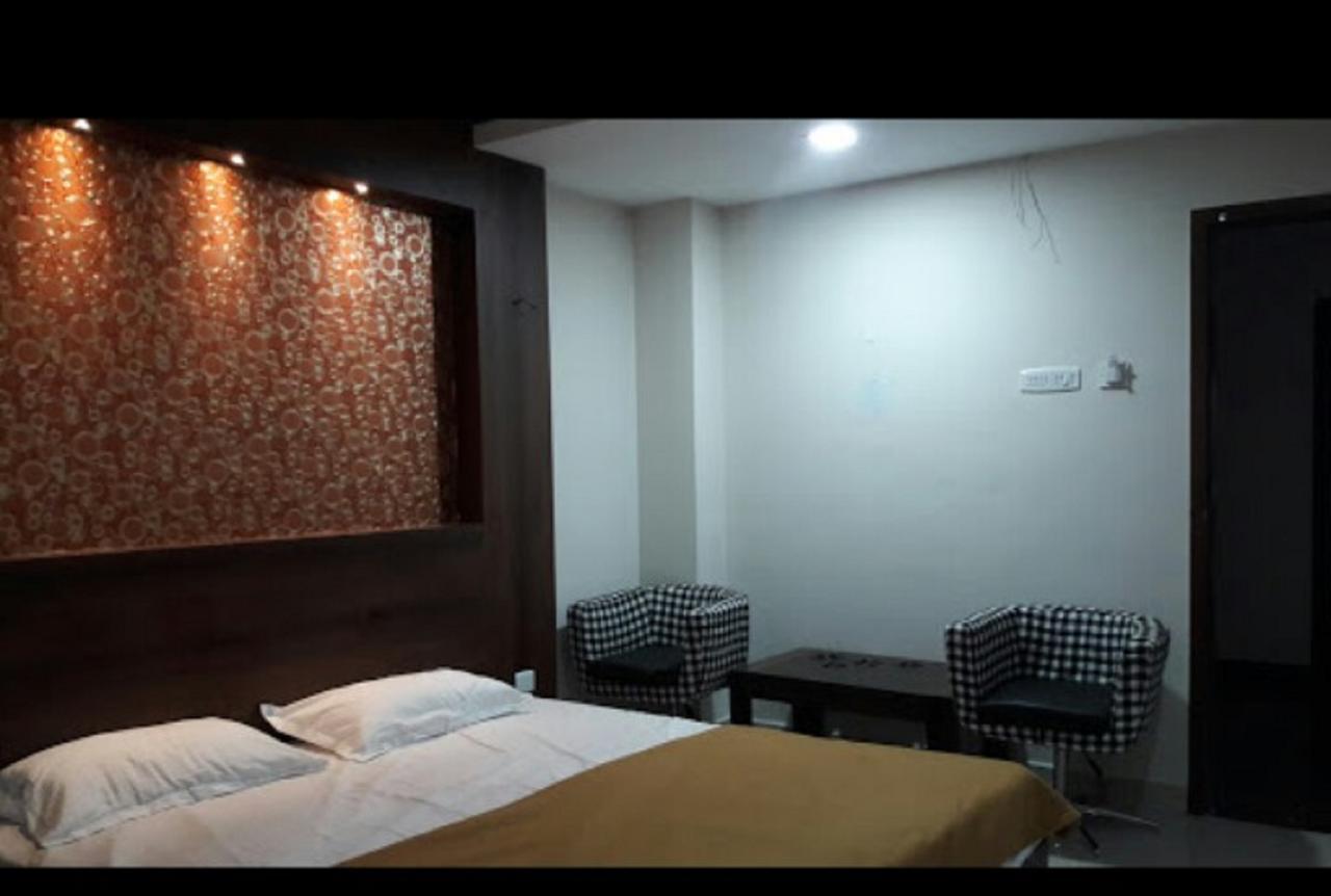 Hotel Gowri Sankar Ambāsamudram Kültér fotó