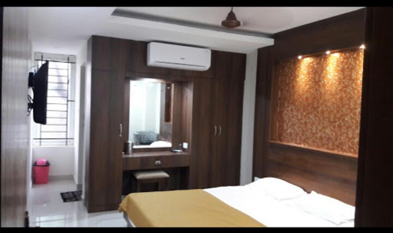 Hotel Gowri Sankar Ambāsamudram Kültér fotó