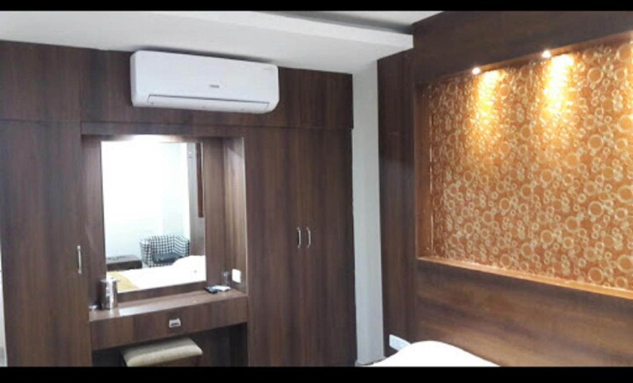 Hotel Gowri Sankar Ambāsamudram Kültér fotó
