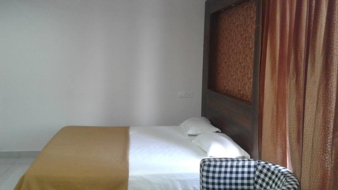 Hotel Gowri Sankar Ambāsamudram Kültér fotó