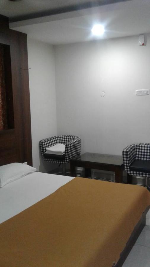 Hotel Gowri Sankar Ambāsamudram Kültér fotó