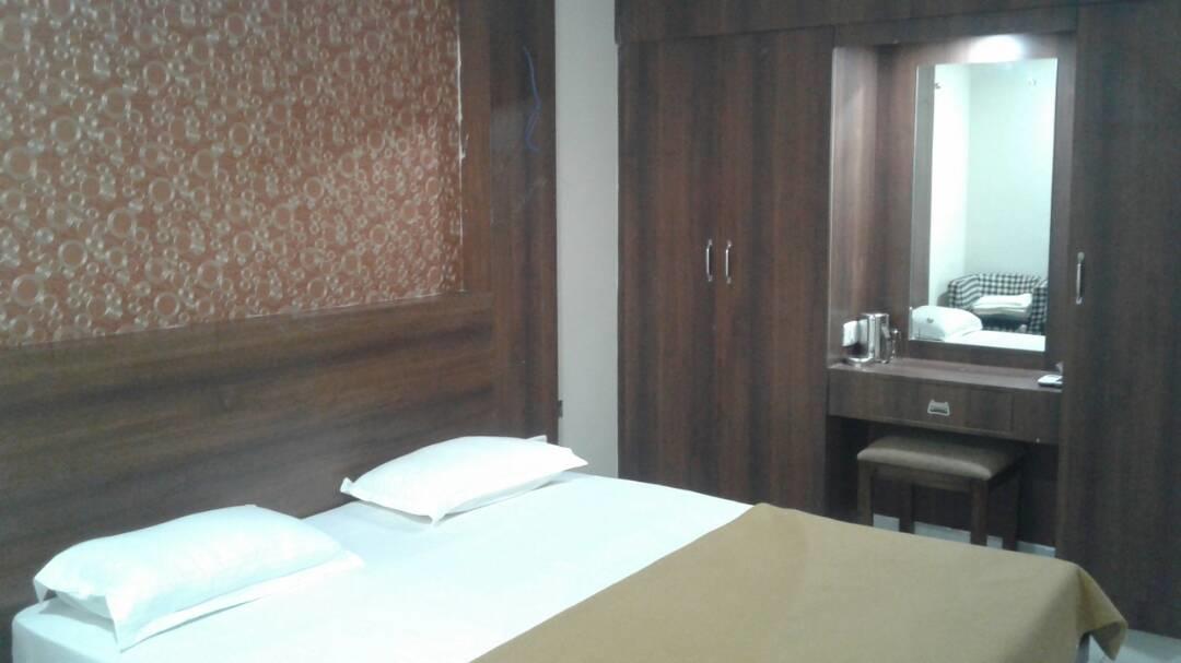 Hotel Gowri Sankar Ambāsamudram Kültér fotó