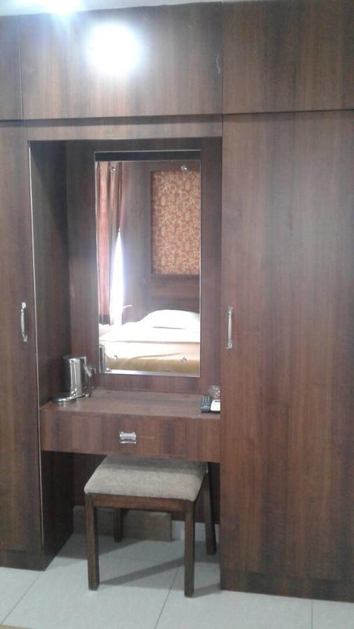 Hotel Gowri Sankar Ambāsamudram Kültér fotó