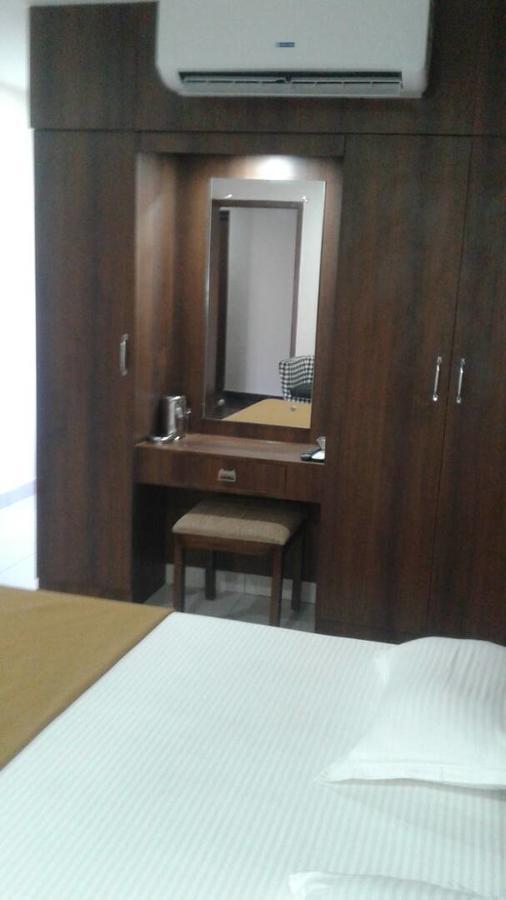 Hotel Gowri Sankar Ambāsamudram Kültér fotó