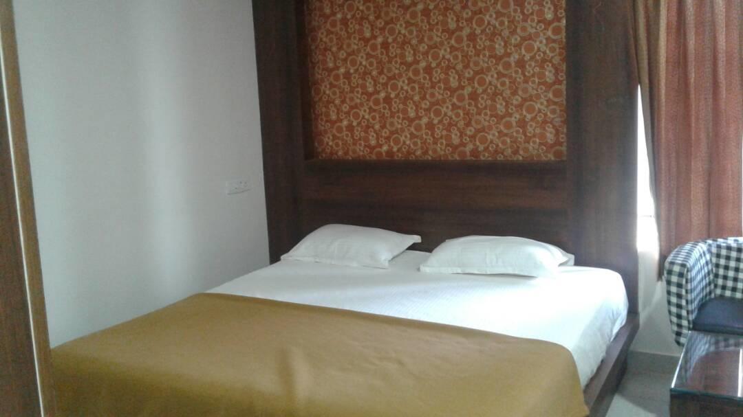 Hotel Gowri Sankar Ambāsamudram Kültér fotó
